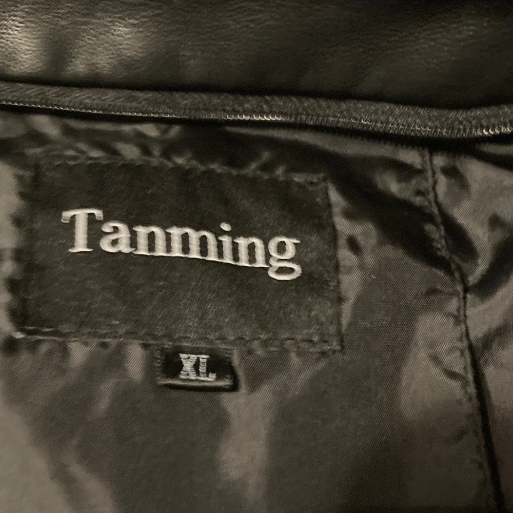 Women's Tanming Black Leather Jacket - Picture 3 of 10